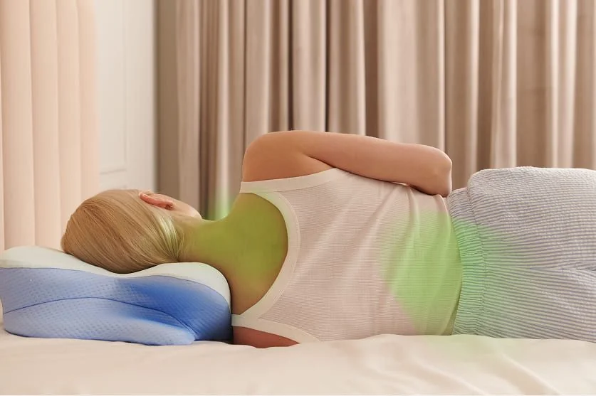 Person sleeping on Derila Ergo pillow with its neck-support contour