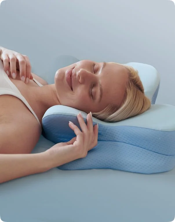 Woman resting with her arm next to the Derila Ergo contour